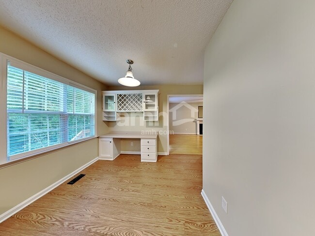 Photo - 104 Trailing Oak Trl