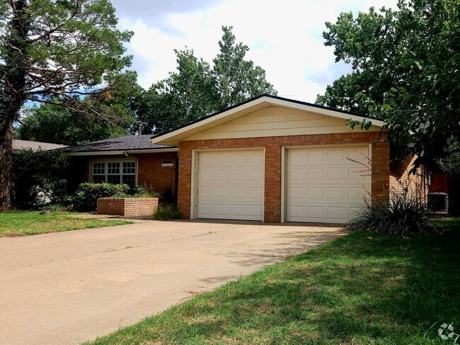 Building Photo - Beautiful 4 Bedroom Home Near LCU