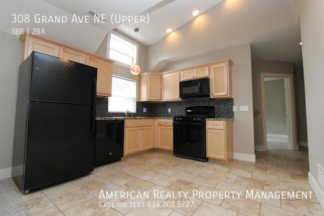 Photo - 308 Grand Ave NE