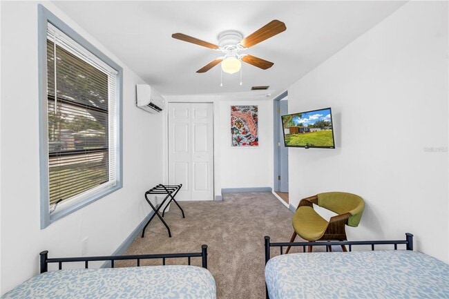 Photo - 450 47th St S