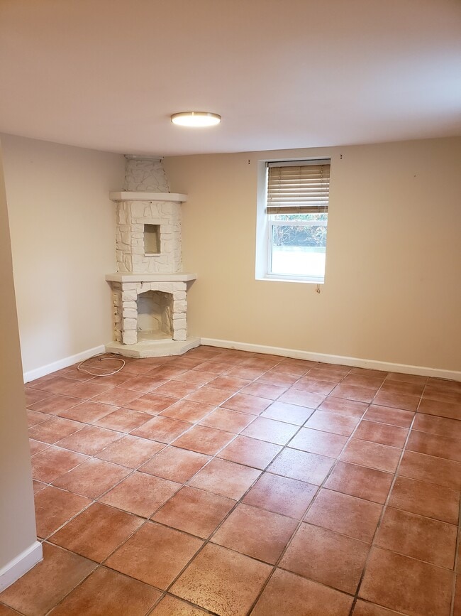 Photo - 219 McElroy Ave Unidad G