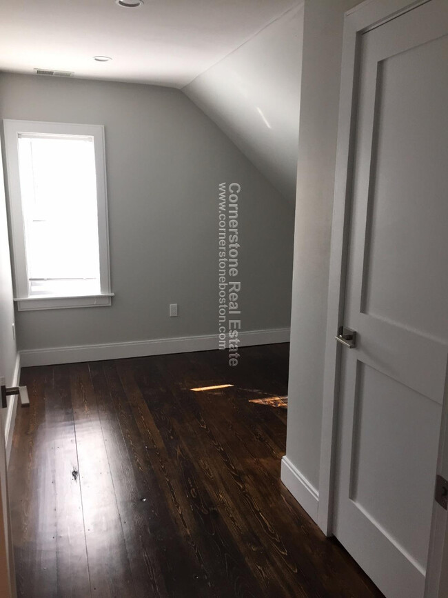 Building Photo - 19 Dorset St Unit 3 Rental