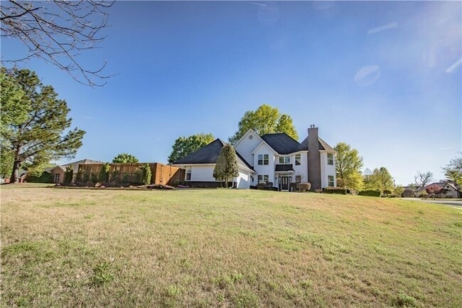 Photo - 2 Oak Ridge Ln