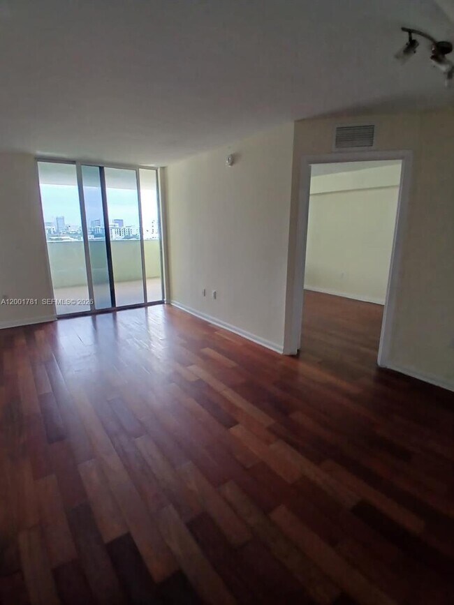 Photo - 219 NW 12th Ave Unidad 914