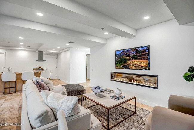Building Photo - 7121 E Rancho Vista Dr Unit 5011