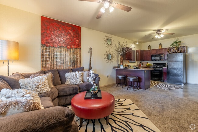 1BR, 1BA - 669SF- Living and Kitchen