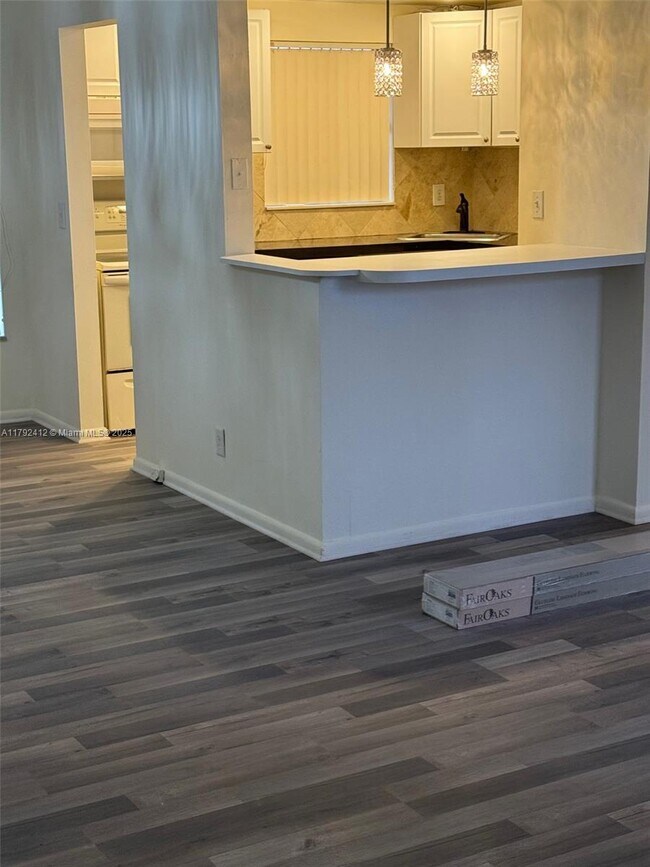 Photo - 3100 Riverside Dr Unit 305
