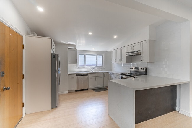 Photo - 20 Blackthorne Ave