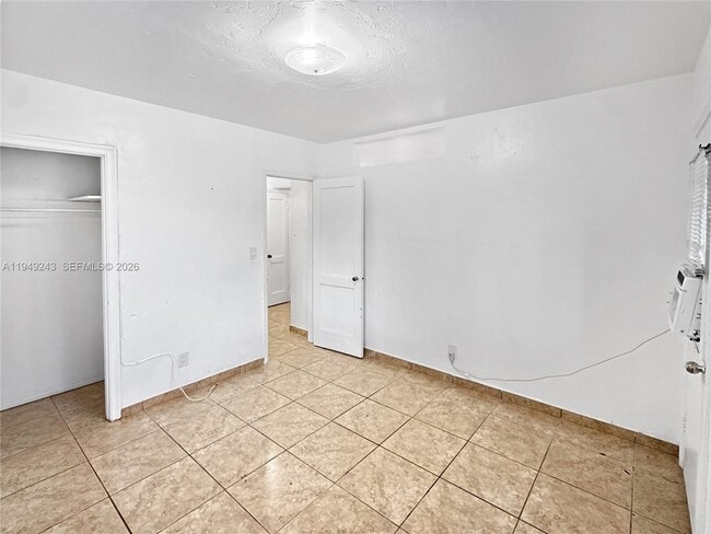 Photo - 1834 Harding St Unit 1