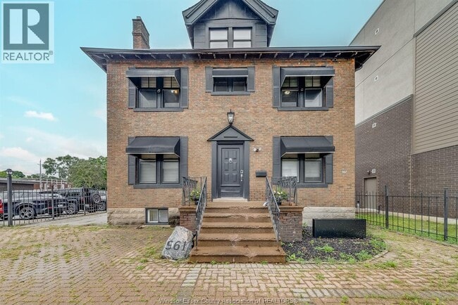 Photo - 961 Ouellette Ave