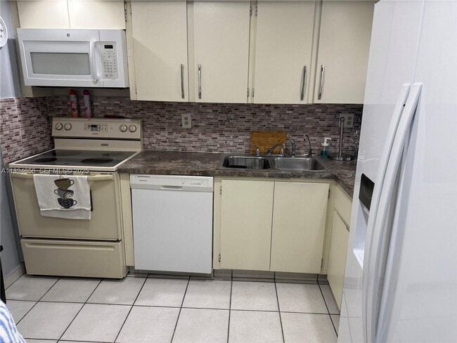 Photo - 8879 Fontainebleau Blvd Unidad 202