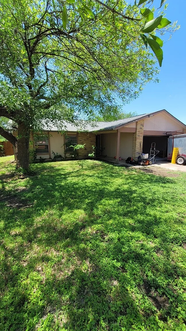 Building Photo - Room in House on Bounty Dr
