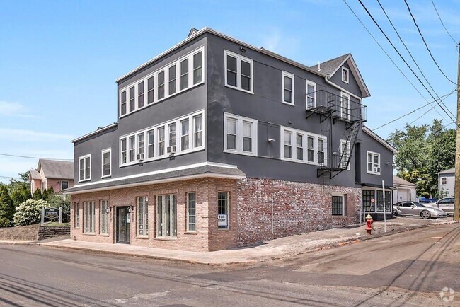 Building Photo - 3 Benson Ave Unit 2S Rental