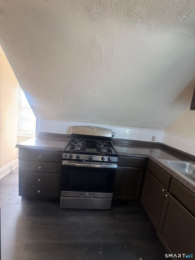 Building Photo - 133 Wordin Ave Unit 3rd