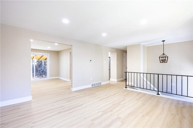 Photo - 476 Fielding Dr