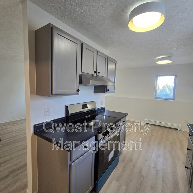 Building Photo - 3829 Silver Lake Rd Unit #3