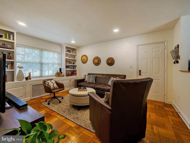 Photo - 1608 W Abingdon Dr Unidad 102