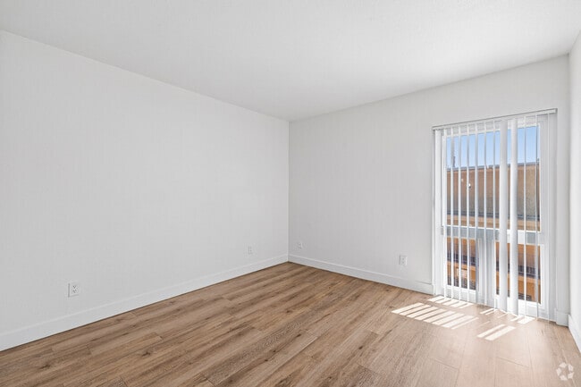 2BR, 2BA - 880SF - Bedroom