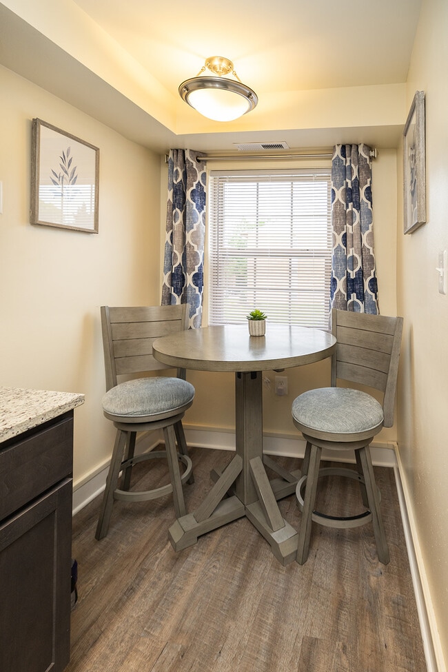 Photo - Seminary Roundtop Apartments