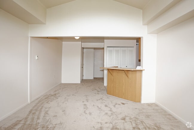 1BR, 1BA - 732 SF - Orchard Lakes Apartments