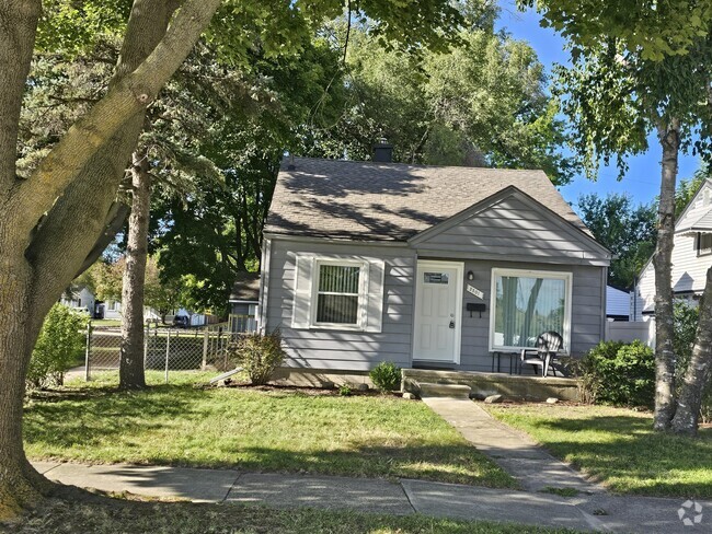 Building Photo - 2501 Barrett Ave Rental