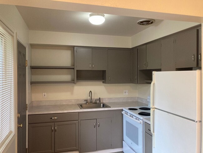 4955 SW Lombard Ave Unit 4955