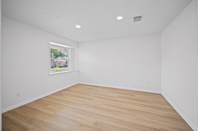 Photo - 10935 Silkwood Dr