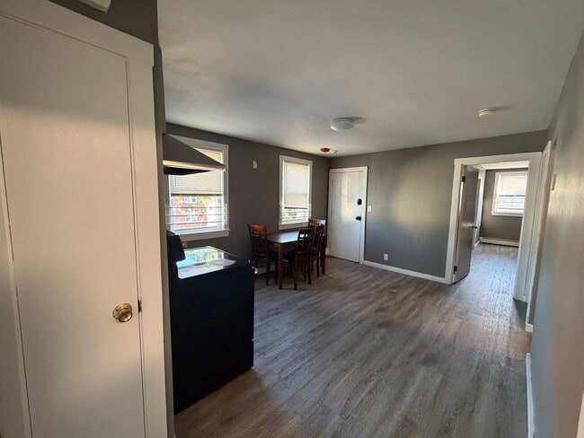 Building Photo - 9-15 Riverview Place-11 3rd Floor Unit 11 3rd Floor
