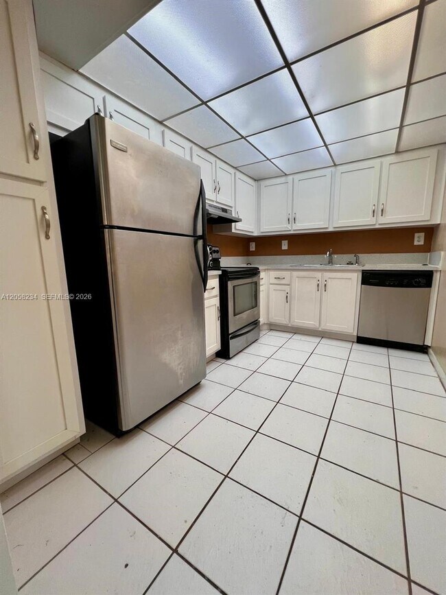 Photo - 700 NW 214th St Unidad 411