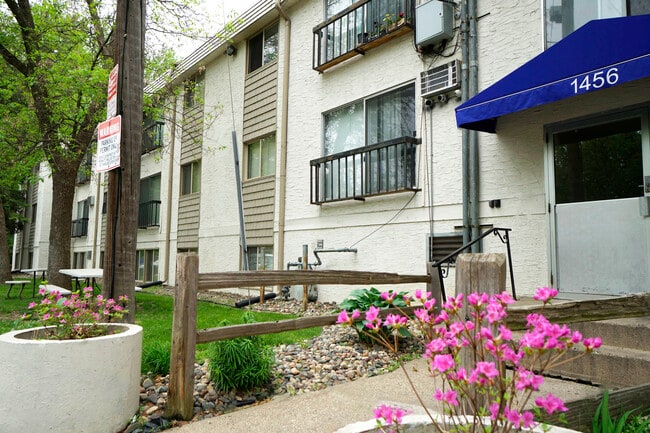 Photo - Grand Magnolia