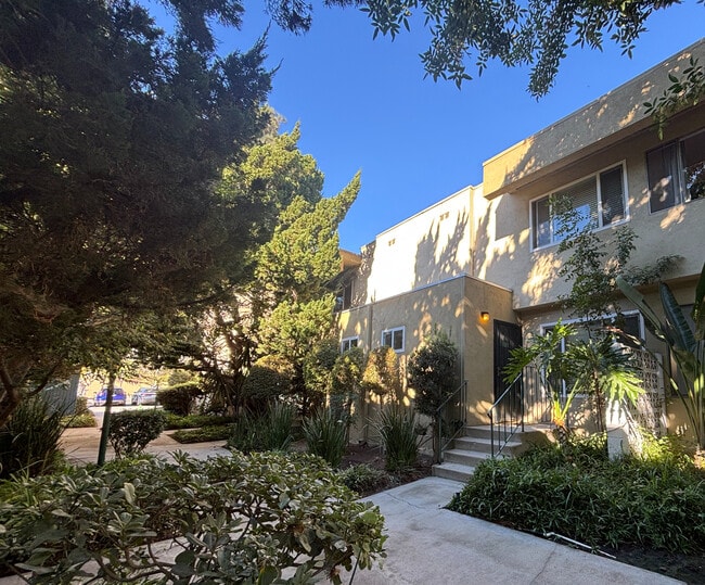 Tree-lined paths - 11138 Aqua Vista St Rental