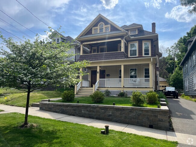 Building Photo - 258 Buckingham Ave Unit 2 Rental