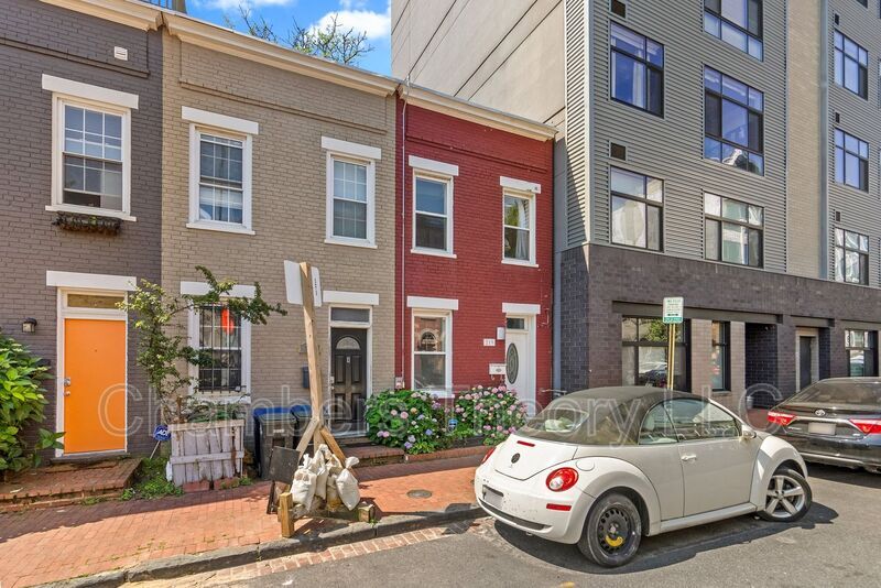 Photo - 219 Parker St. NE