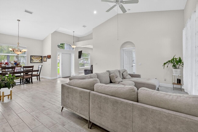 Photo - 1571 SW Hunnicut Ave