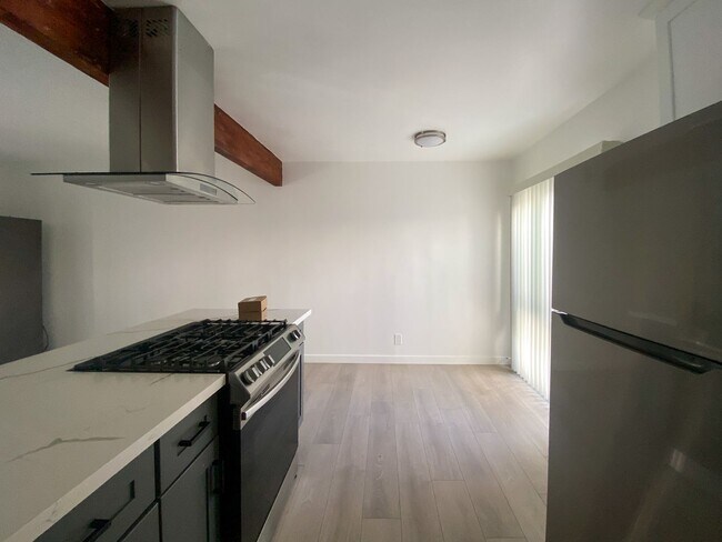 Photo - 3315 W 104th St