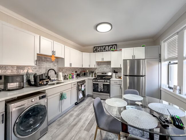 Photo - 837 W Cornelia Ave Unit 2N