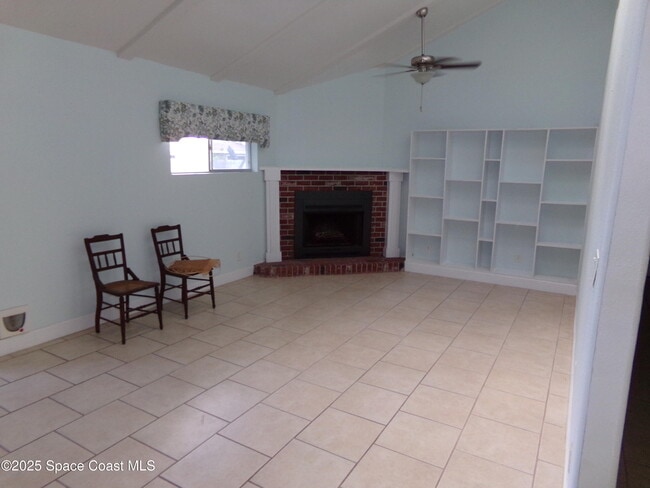 Photo - 1131 Glenham Dr NE