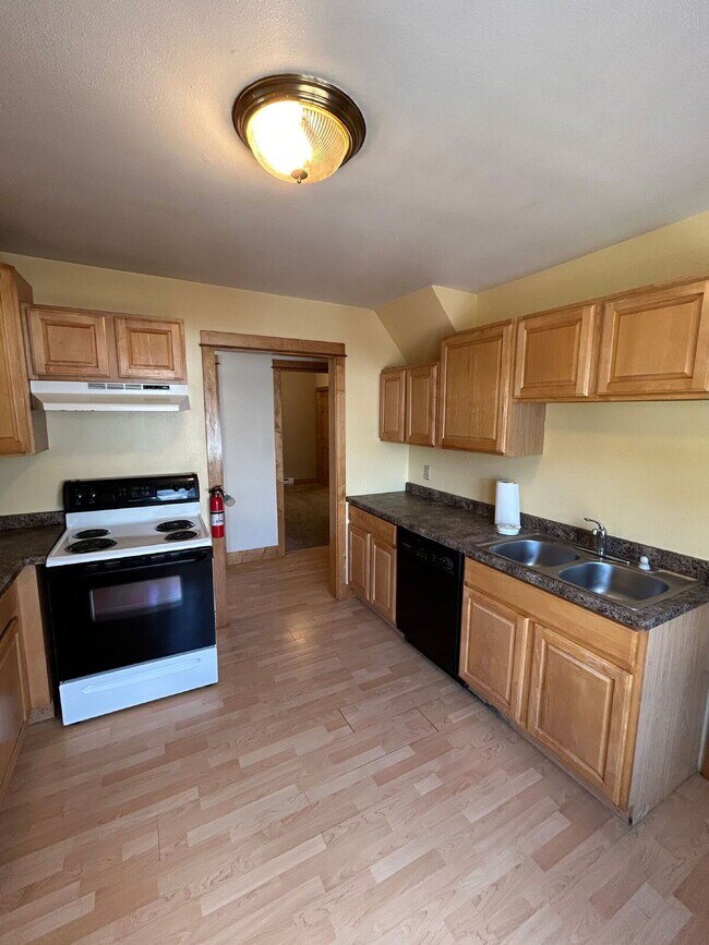 Photo - New On Market - 3 Bedroom, 1 Bathroom Duplex