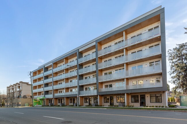 Building Photo - 32110 Hillcrest Av Unit 201