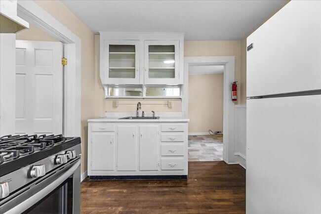 50-52-52 Howard St Unit 52B Howard St