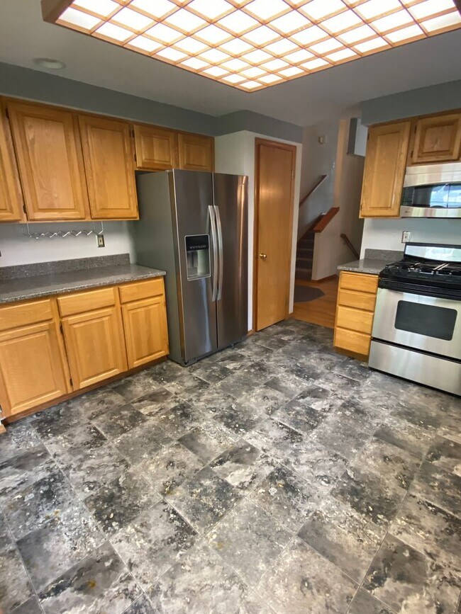 Photo - 4 Bed Room 2 Bath , 2 Car Garage