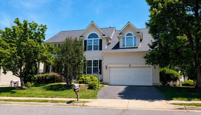Building Photo - Elegant Colonial Near Parks, Shopping, and Commuter Routes