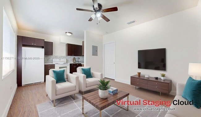 Photo - 74 W 15th St Unidad 2