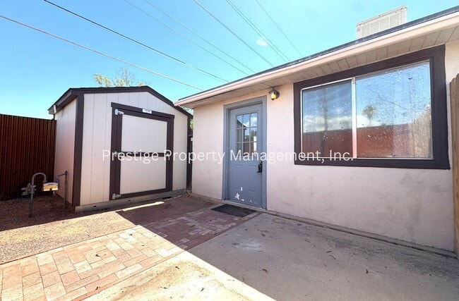 Building Photo - 1979 Unit B
