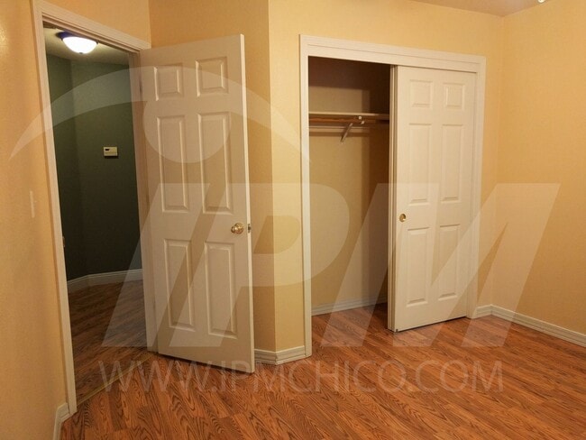 Building Photo - Cozy house