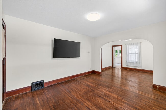 Photo - 421 Goodhue St
