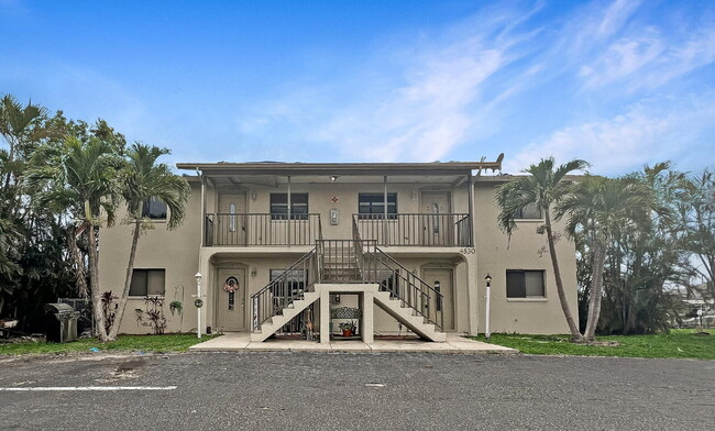 Building Photo - 4530 SW 10th Ave Unit 202