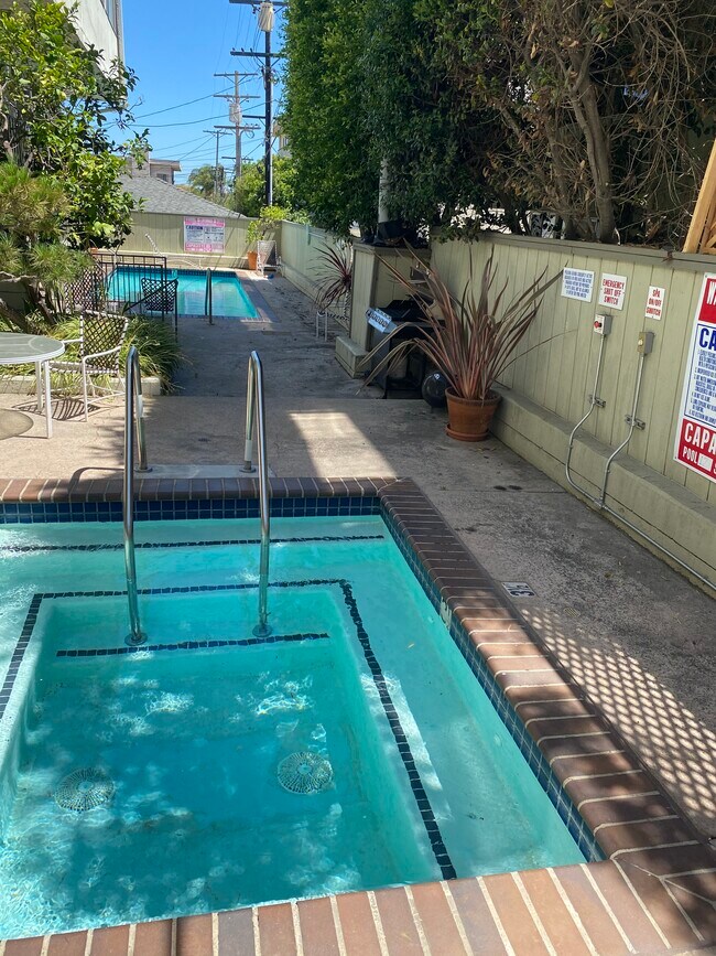 Photo - 1821 Thayer Ave