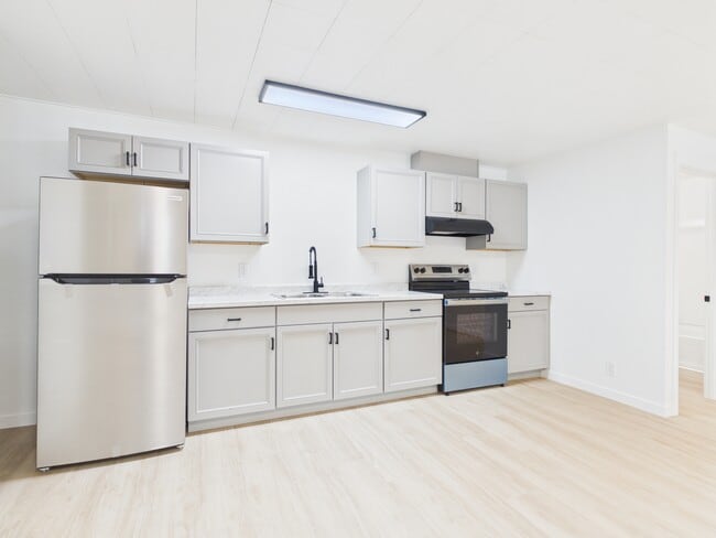 Building Photo - 902 Gilmore St Unit H