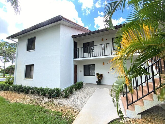 Building Photo - ** REGENCY WOODS ** 3 BED / 2 BATH - CONDO...